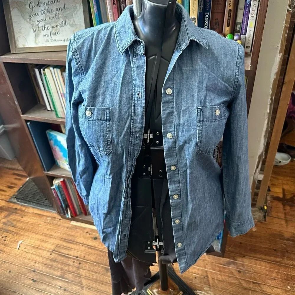 Old Navy m basics minimalist S chambray button down shirt